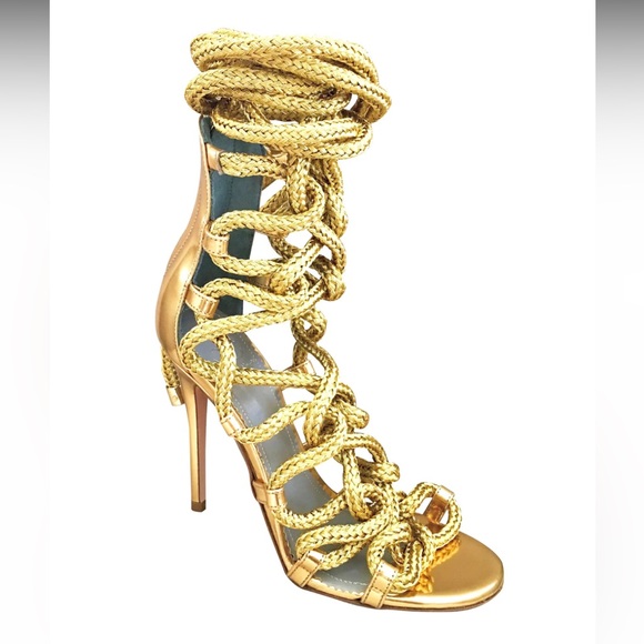 Monika Chiang Carla - Picture 2 of 11